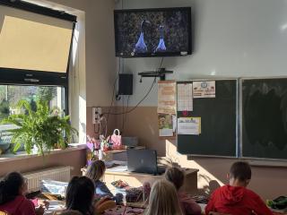 Strażnicy wodnych łąk – klasa 2b realizuje kolejny temat programu „Planeta Energii” 